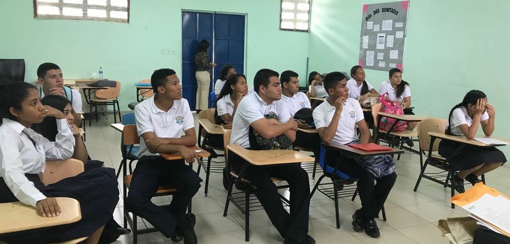 Charla Colegio Tomas Guardia