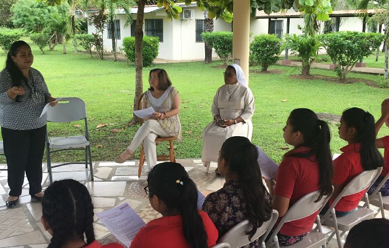 Charla Hogar Monte Carmelo