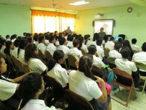 Charlas en colegios de provincias centrales