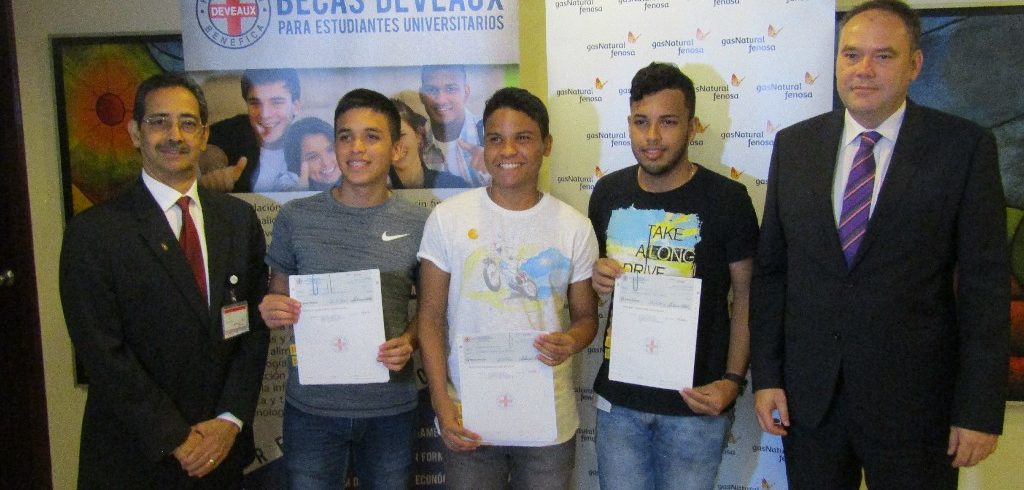 Entrega de Becas Día Solidario