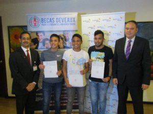 Entrega de Becas Día Solidario