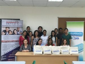 Entrega de becas Centro ¡Supérate! Fundación Jupá