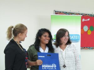 Entrega de becas Centro ¡Supérate! Fundación Jupá