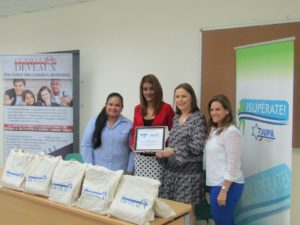 Entrega de becas Centro ¡Supérate! Fundación Jupá