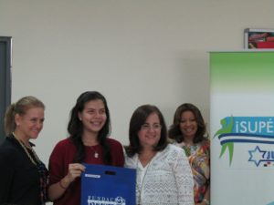 Entrega de becas Centro ¡Supérate! Fundación Jupá