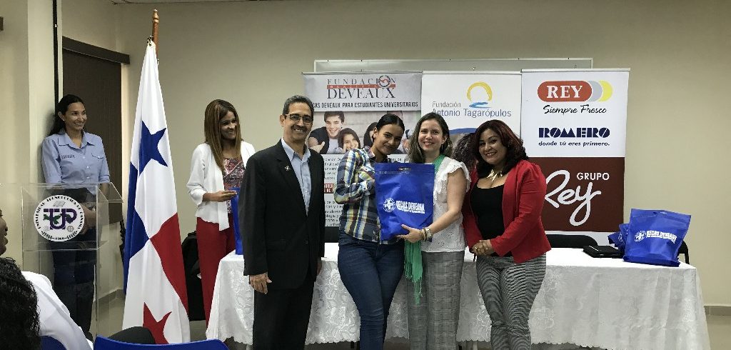 Entrega de becas Fundación Tagarópulos